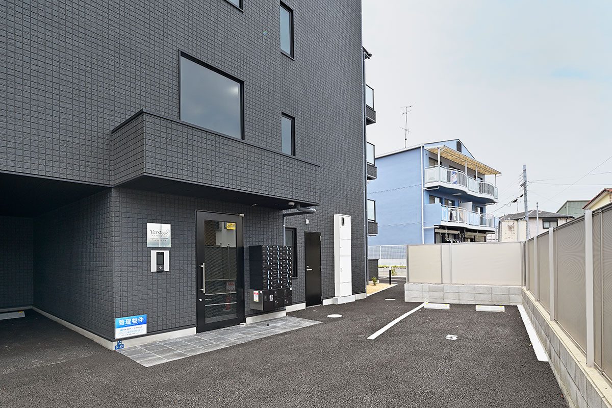 外観・駐車スペース